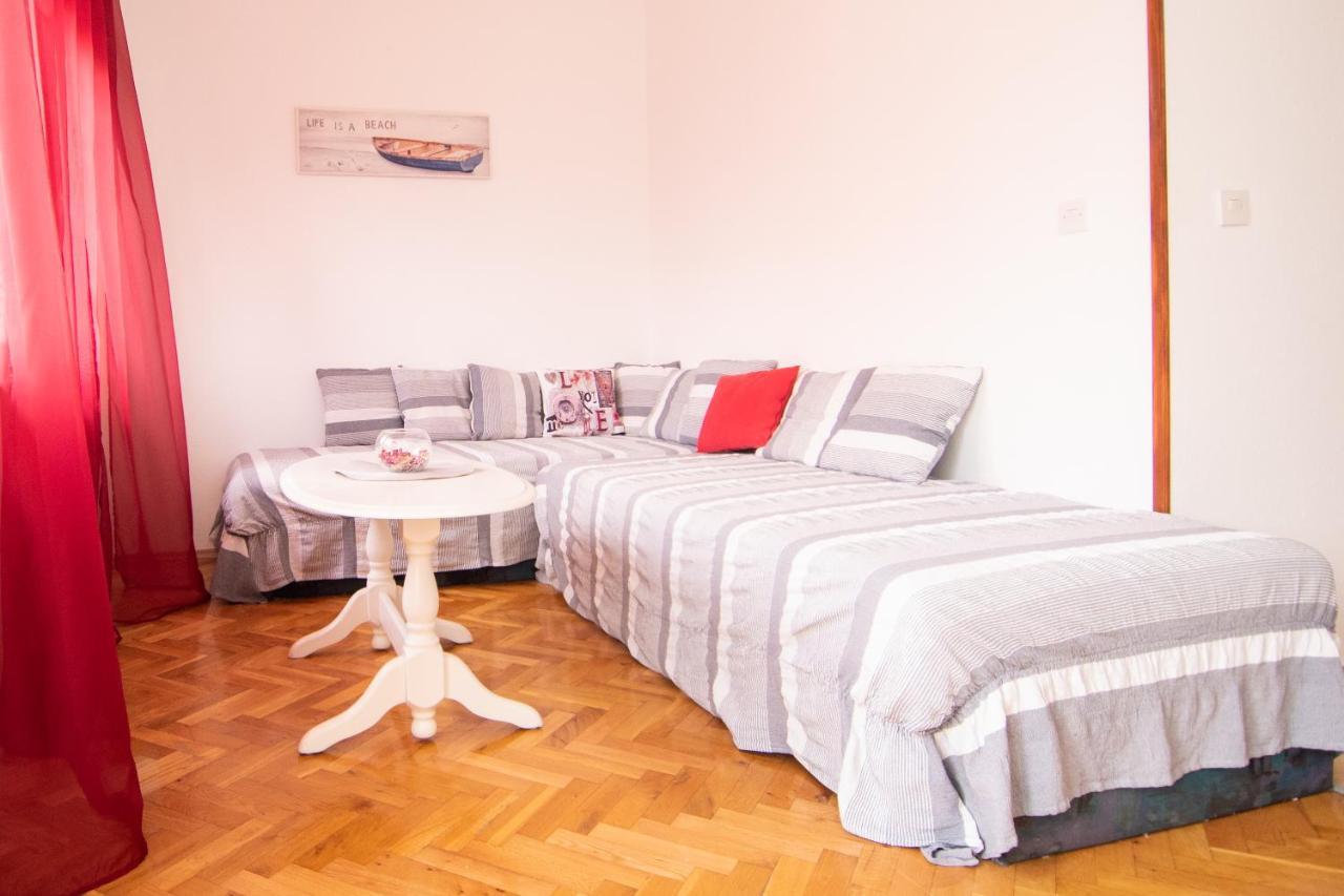 Apartmani Ivana Каштела Экстерьер фото