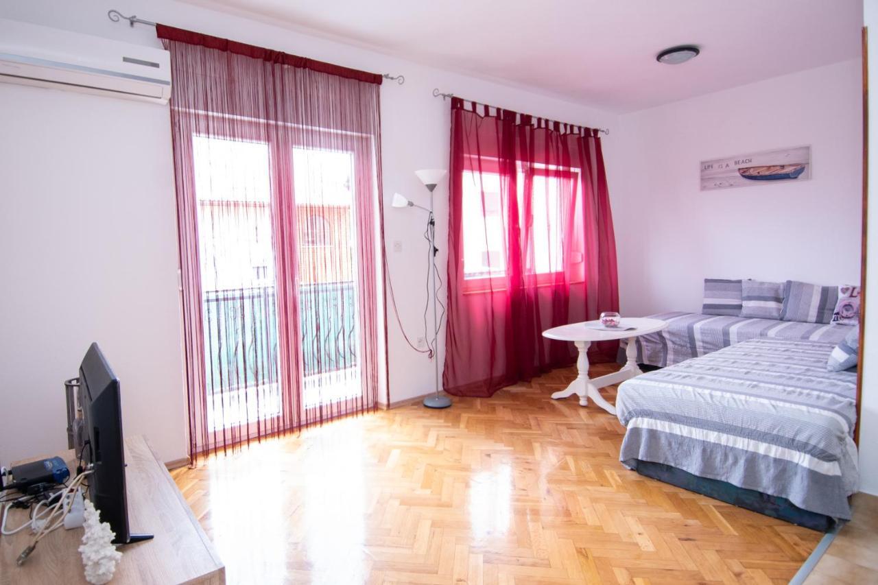Apartmani Ivana Каштела Экстерьер фото