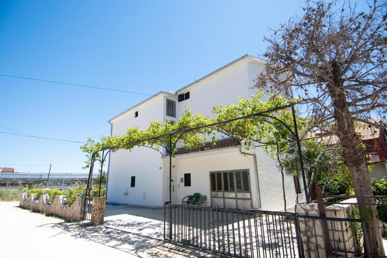 Apartmani Ivana Каштела Экстерьер фото