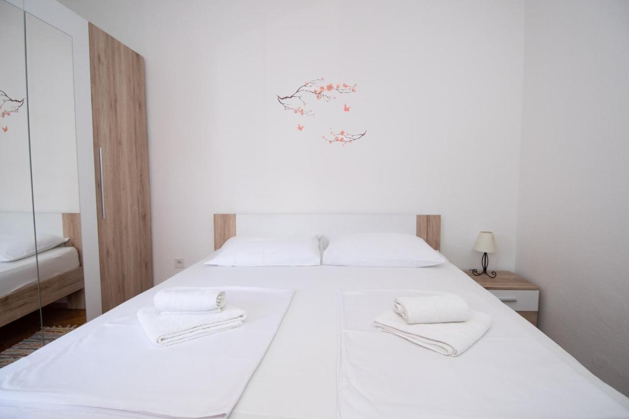 Apartmani Ivana Каштела Экстерьер фото