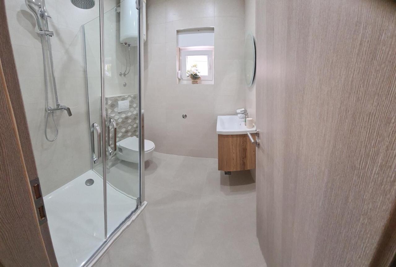 Apartmani Ivana Каштела Экстерьер фото